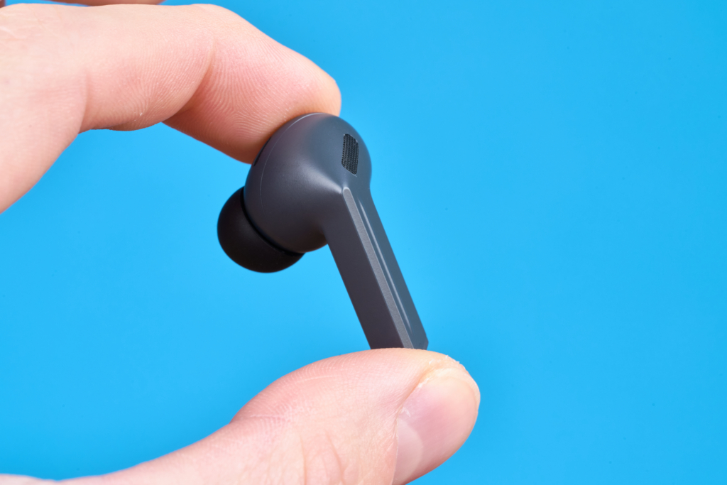 Samsung Galaxy Buds3 FE – Bud in der Hand