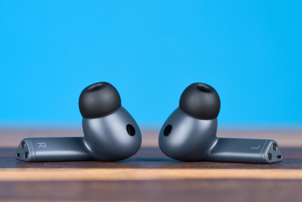 Samsung Galaxy Buds3 FE – Paar nebeneinander