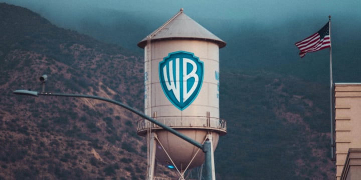 Warner Bros steht zum Verkauf - sogar Apple hat Interesse.