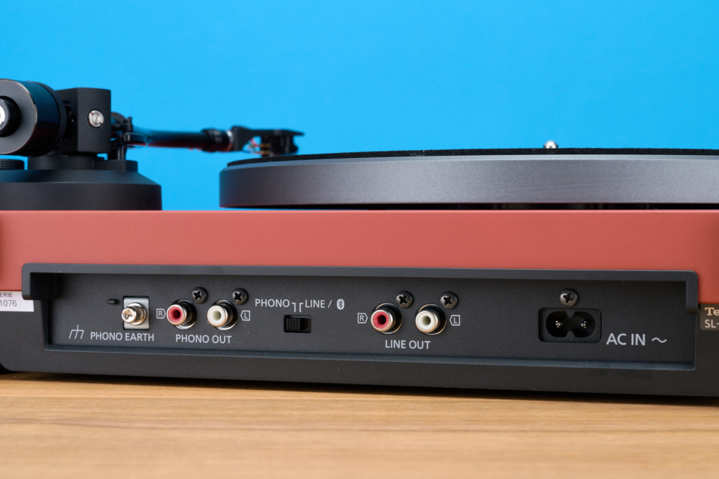 Beste Plattenspieler für den Einstieg Technics SL-40CBT Anschlüsse