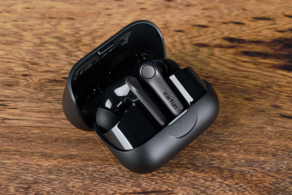 EarFun Air Pro 4 – Offenes Case