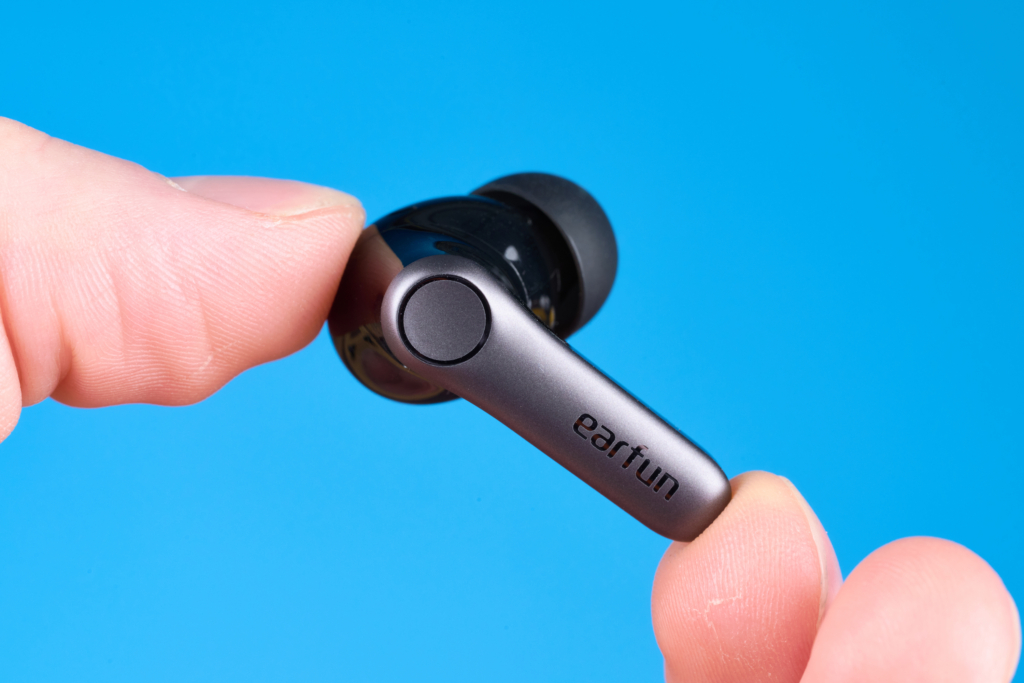 EarFun Air Pro 4 – Einzeln in der Hand