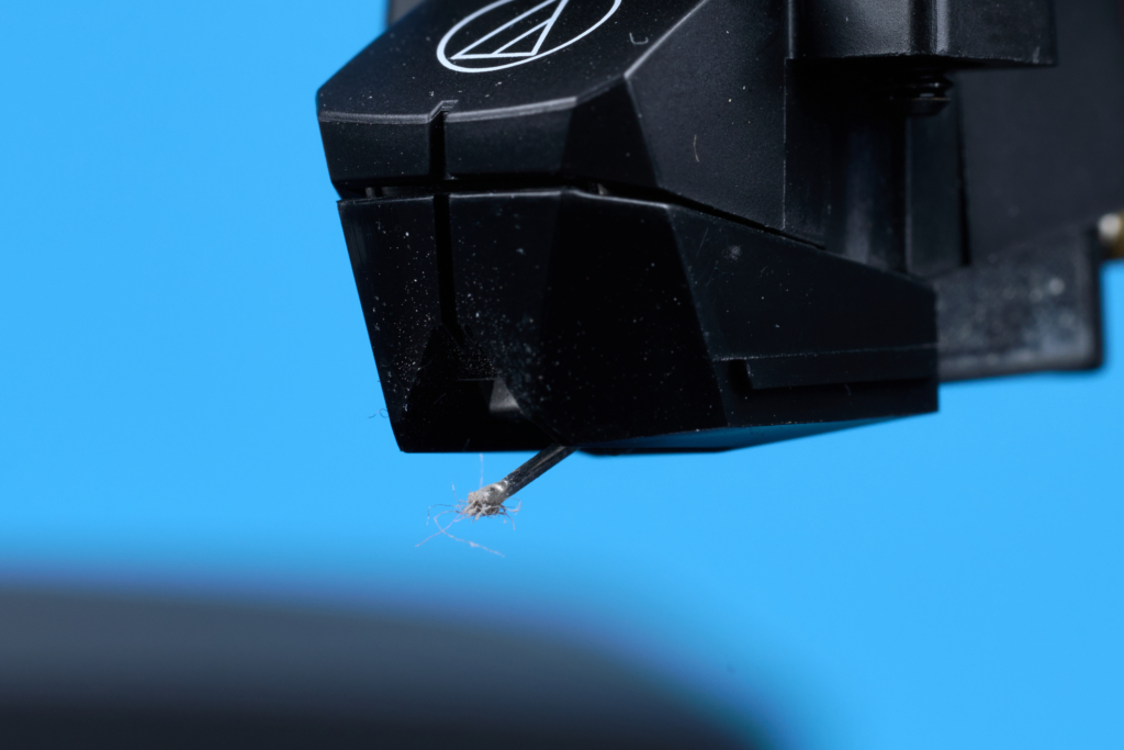 Fehler bei Plattenspielern | verschmutzte Nadel