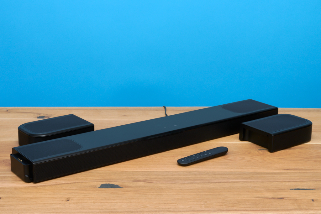 Soundbar JBL Bar 1000MK2 mit abgenommenen Rears