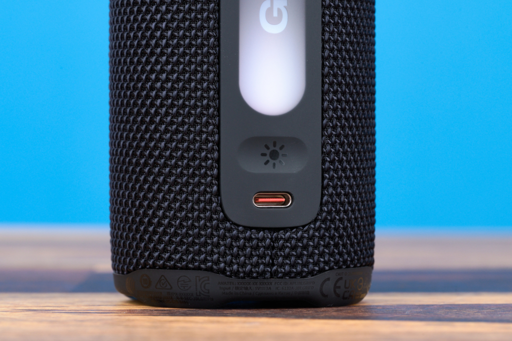 JBL Grip – Anschlüsse auf der Rückseite