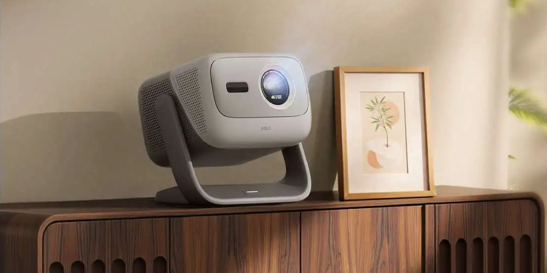 Der JMGO ist ein neuer Triple-Laser-Beamer mit 4K-Auflösung und Google TV.