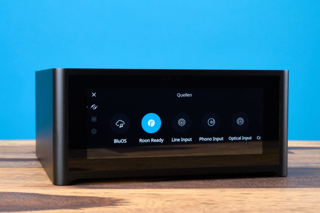 NAD M10 V3 Display Quellenwahl