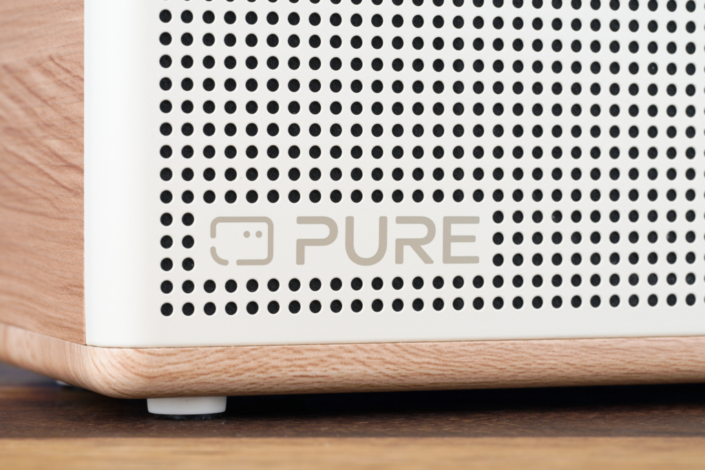 Pure Classic Aura – Detail Logo