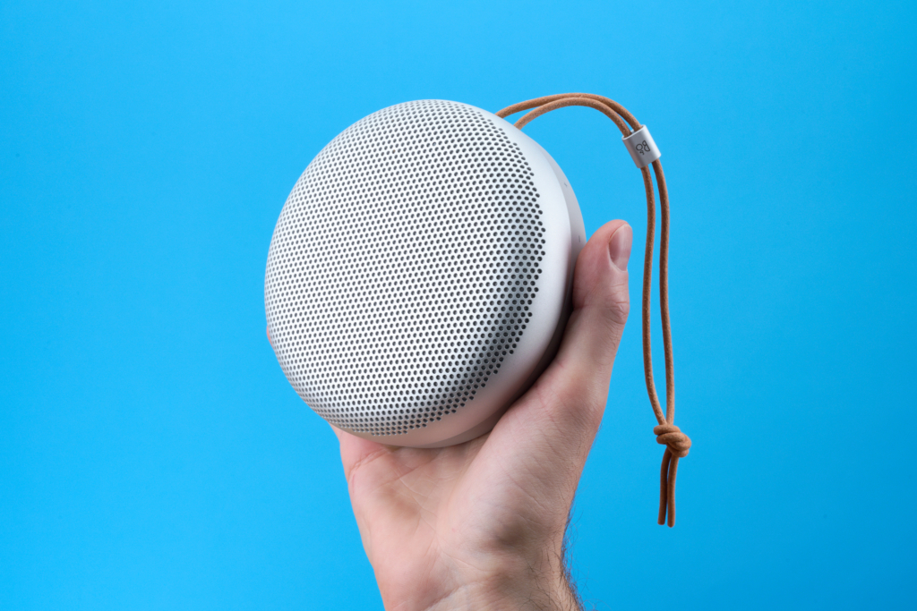 Bang & Olufsen Beosound A1 (3. Gen.) – In der Hand