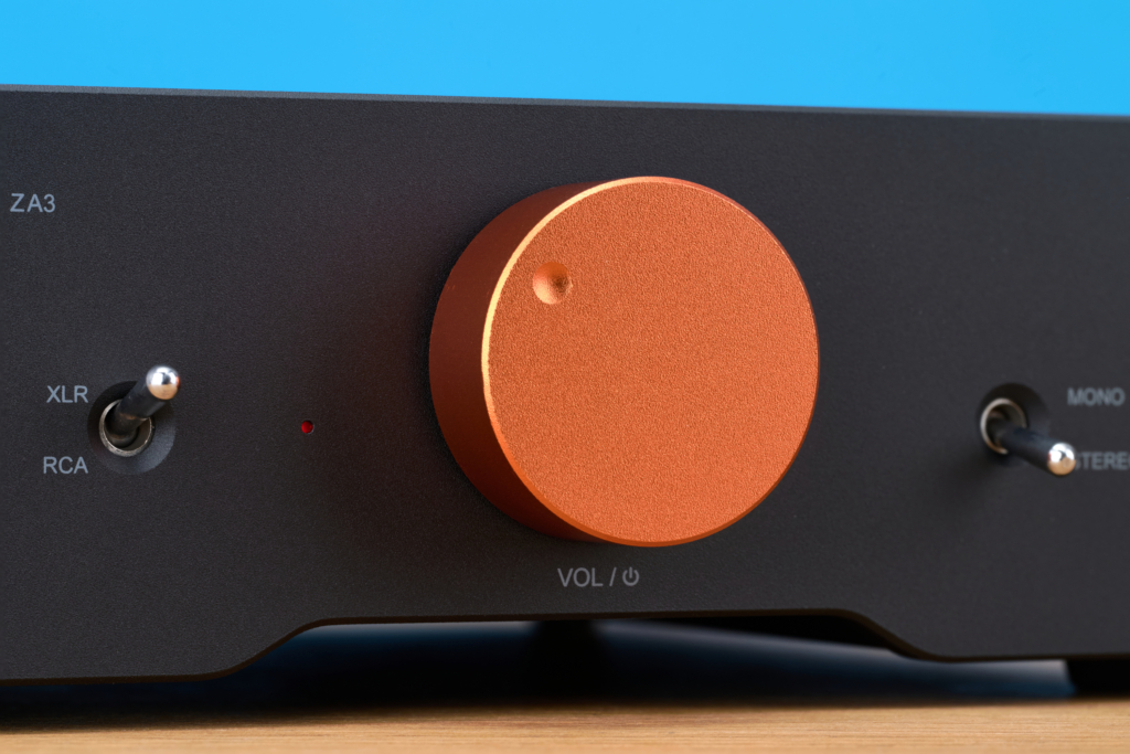 Fosi Audio ZA3 Detail Front Pegelrad, Kippschalter