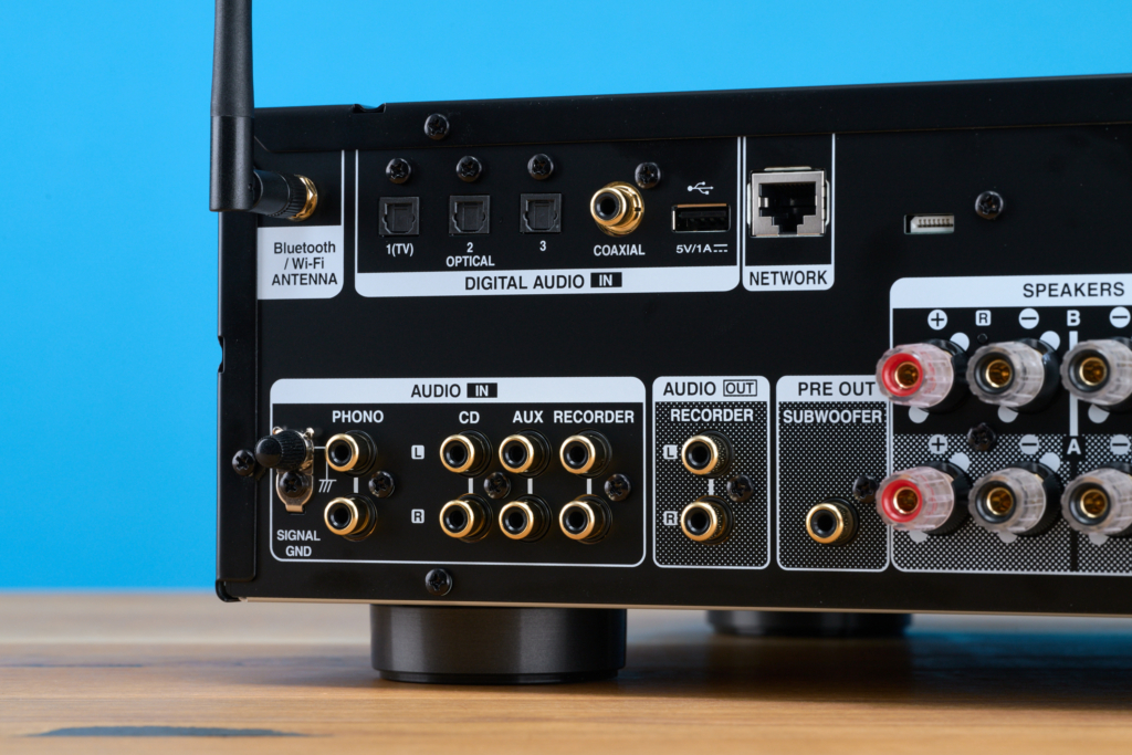 Denon PMA-900HNE – Anschlüsse und Eingänge links