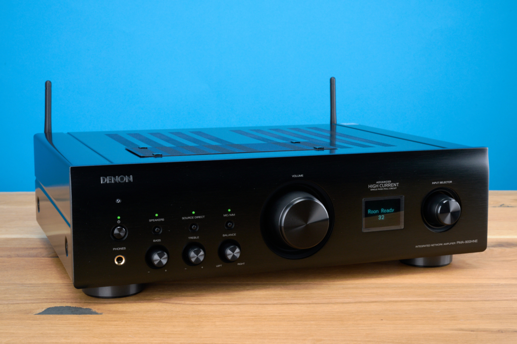 Denon PMA-900HNE – Vorderseite leicht von links
