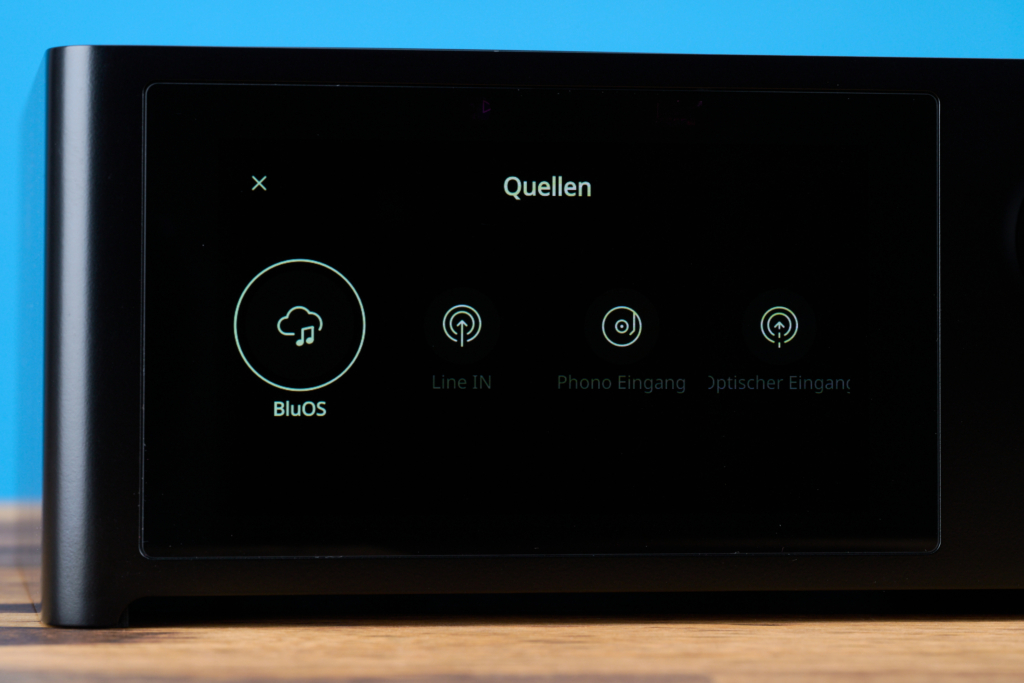 NAD C 700 V2 – Quellenauswahl Bildschirm