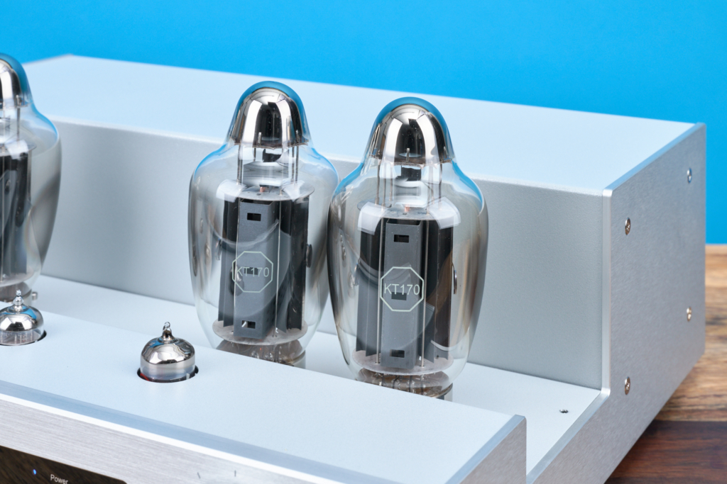 Octave V70 Class A Detail KT170 rechts