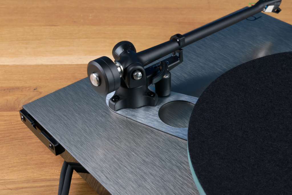 Rega Planar 3 RS – Tonarm in der Nahaufnahme