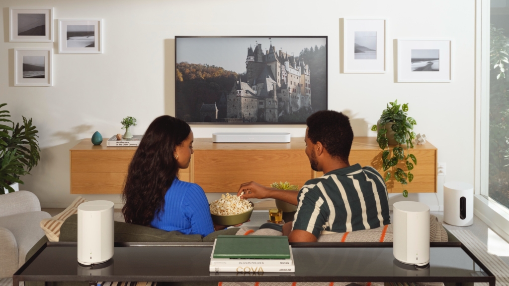 Die Sonos Era 100 kommen gerne im Heimkino als Surround-Speaker zum Einsatz.