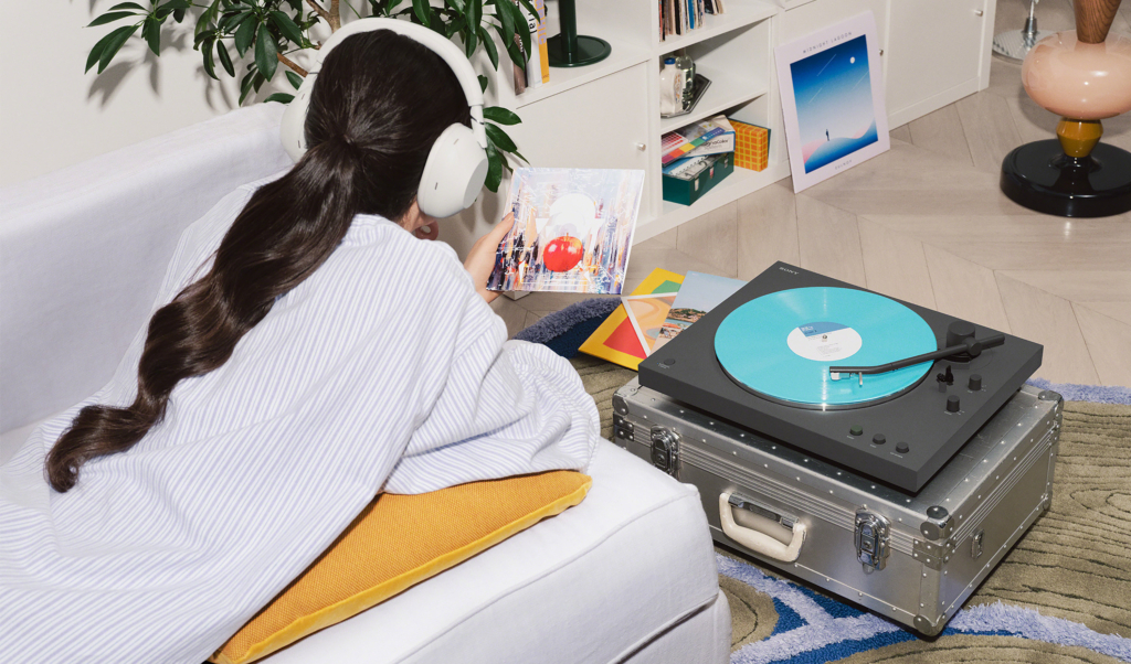 Die beiden Plattenspieler LX3BT und LX5BT lassen sich kabellos per Bluetooth nutzen.