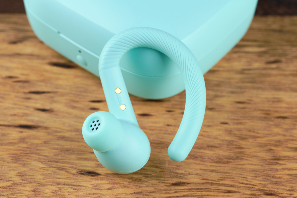 Teufel Airy Sports TWS 2 – Kopfhörer vor dem Case