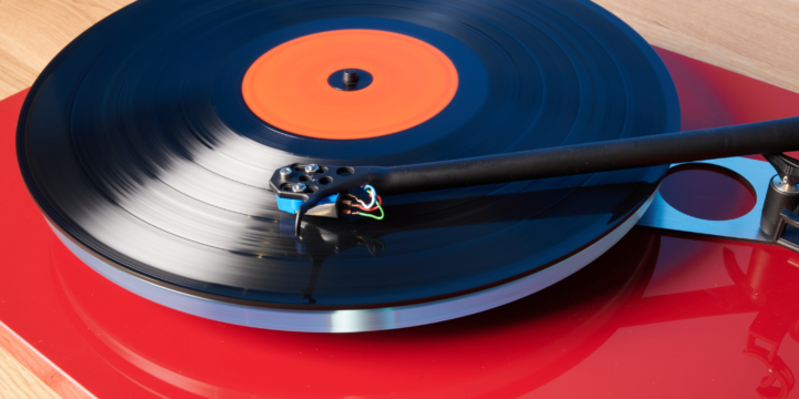 HIFI.DE Die besten Plattenspieler bis 1000 Euro | Rega Planar 3 Titelbild