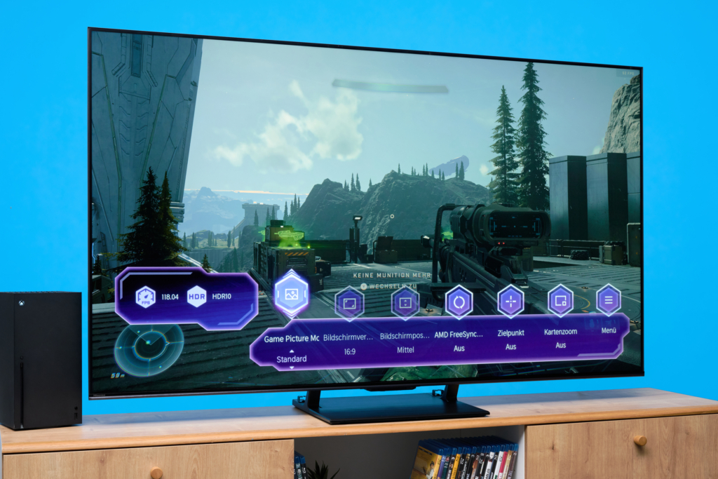 Hisense-Fernseher beim Gaming Schrägansicht