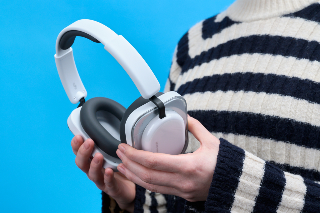 Nothing Headphone (a) im Test – in der Hand