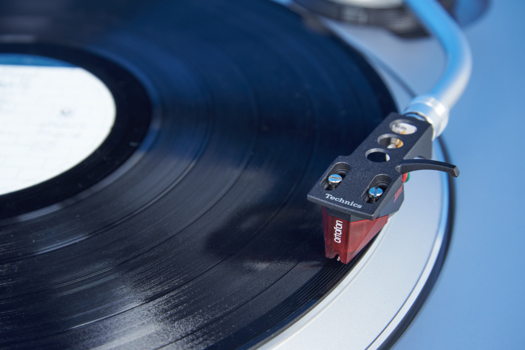 Wann Plattenspieler-Nadel tauschen | Technics SL-1500C Ortofon 2M Red