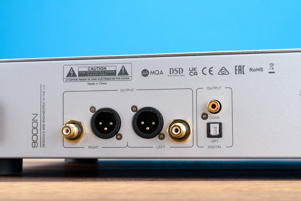 Audiolab 9000N Ausgänge Rückseite Detail