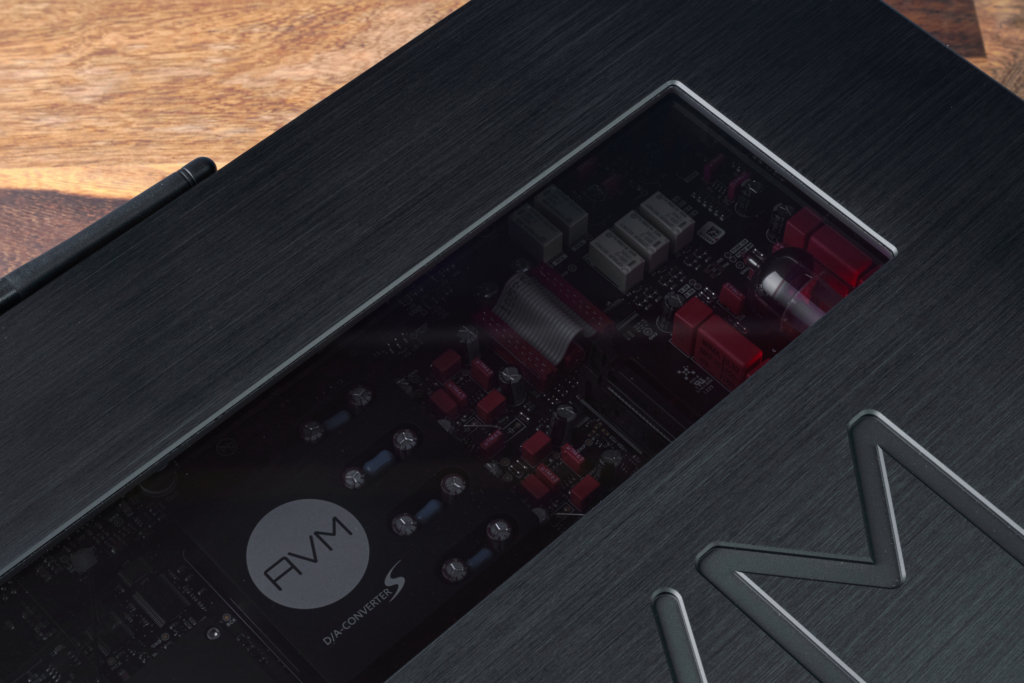 AVM Ovation CS 8.3 S Sichtfenster DAC und Röhre