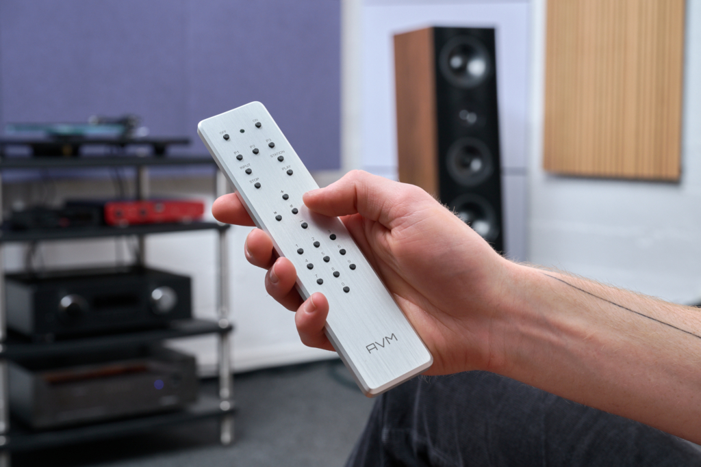 Beste High-End-Verstärker | AVM Ovation CS 8.3 S Fernbedienung