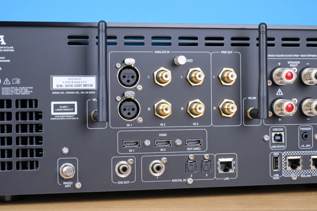 Beste High-End-Verstärker | T+A R 2500 R Anschlüsse