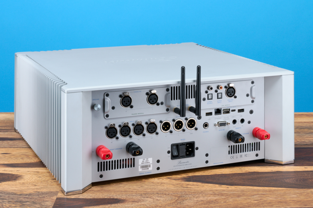 Burmester 232 Rückseite schräg