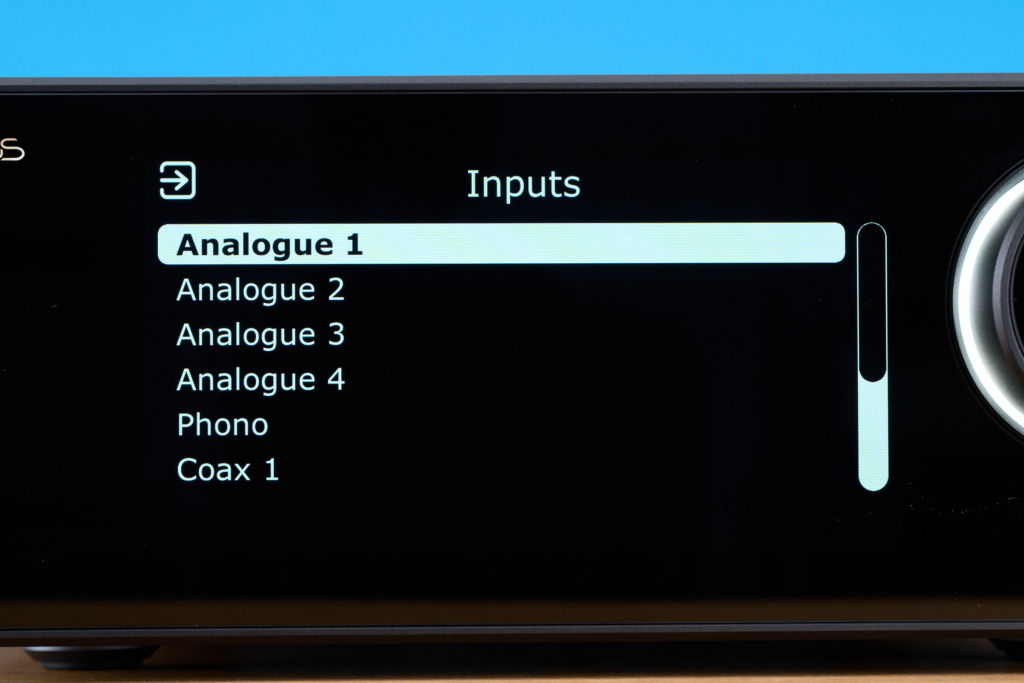 Cyrus 40 Amp – Display zeigt Inputs an