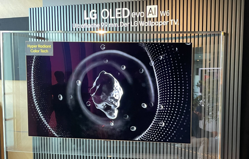 Der LG OLED W6 nutzt, wie das G6-Flaggschiff, ein RGB-Tandem-Panel der 2. Generation. 