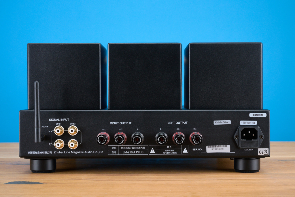 Line Magnetic LM-216IA Plus Rückseite Trafos