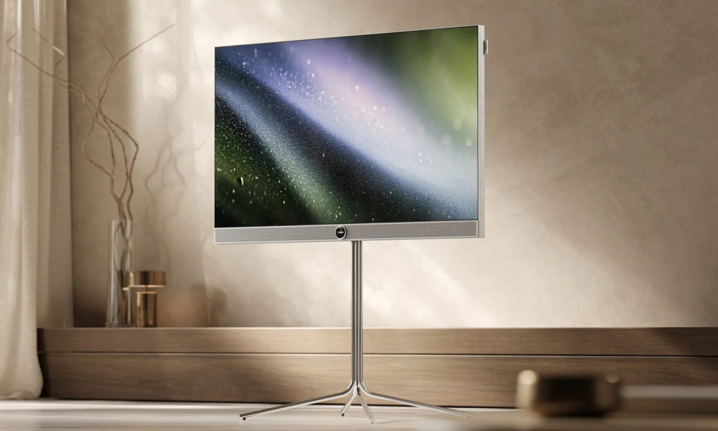 Der Ständer der Loewe vega lässt sich in der Höhe verstellen.