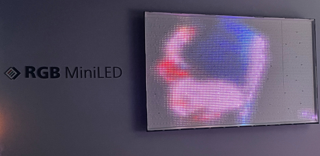 Philips hat die Vorteile von RGB Mini LED bei seinem Unboxed-Event anschaulich demonstriert.