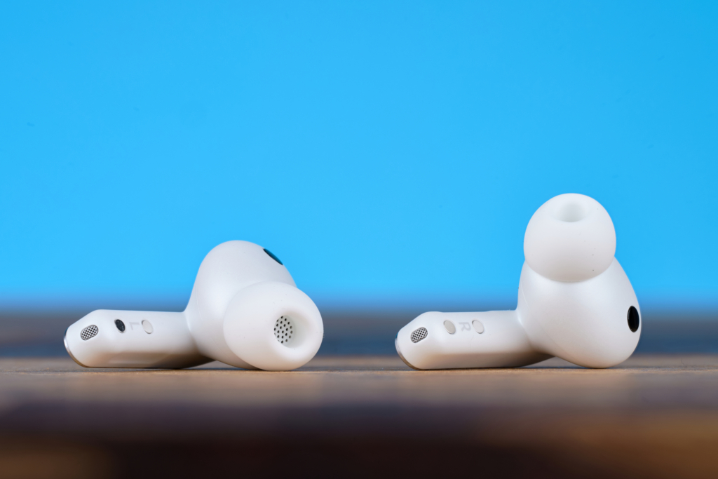 Samsung Galaxy Buds4 Pro – Buds nebeneinander