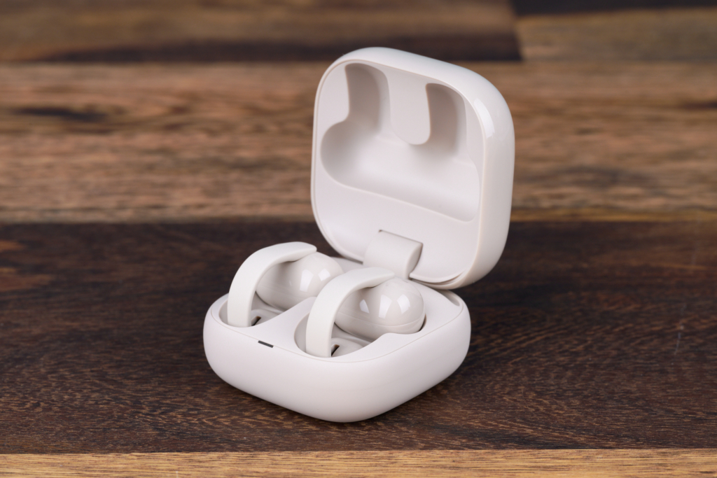 Sony LinkBuds Clip – Buds im Case