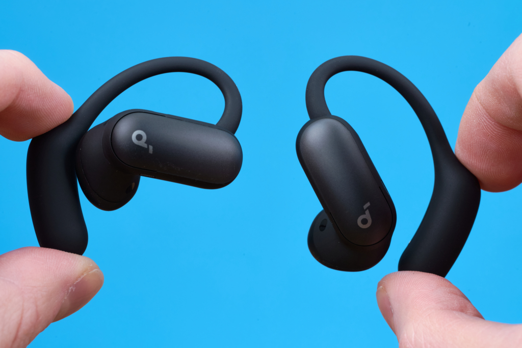 Soundcore AeroFit 2 Pro – In der Hand