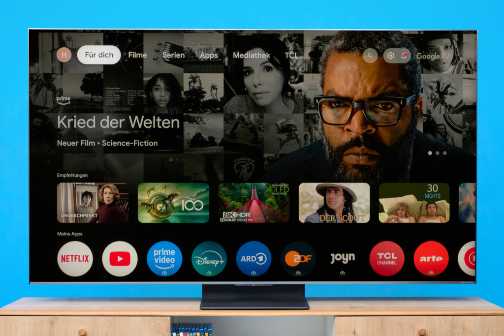 TCL C8K Frontansicht Google TV Startseite