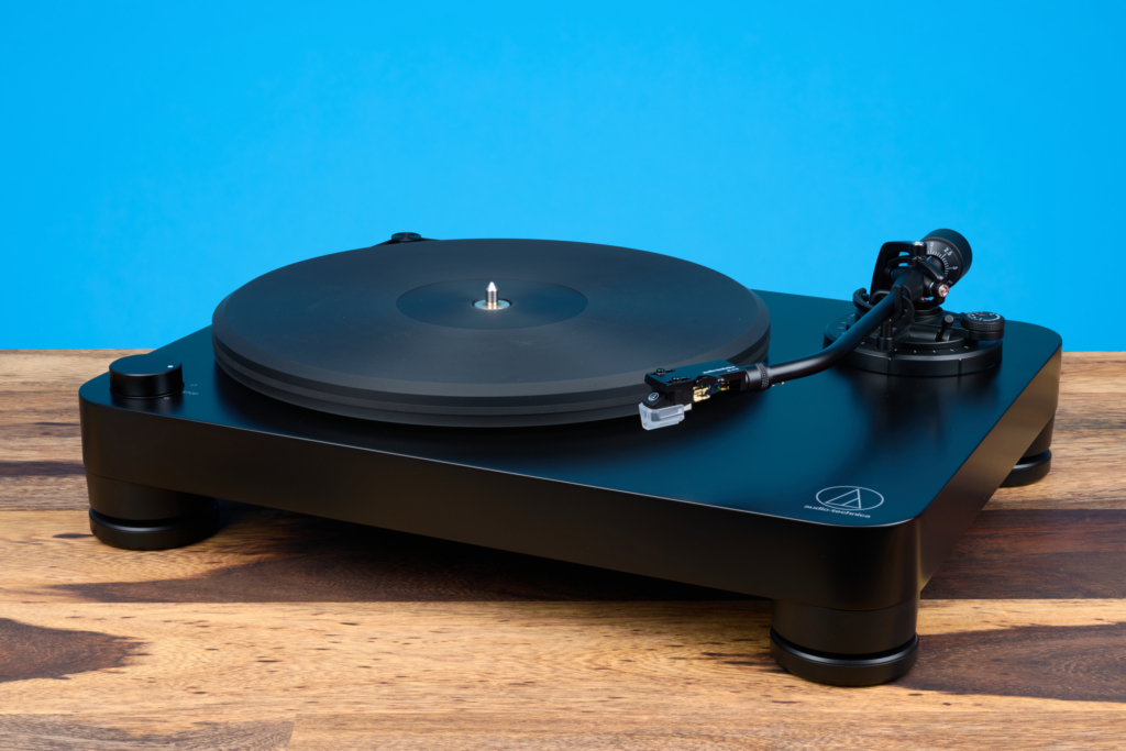 Audio-Technica AT-LP7X schräg von rechts