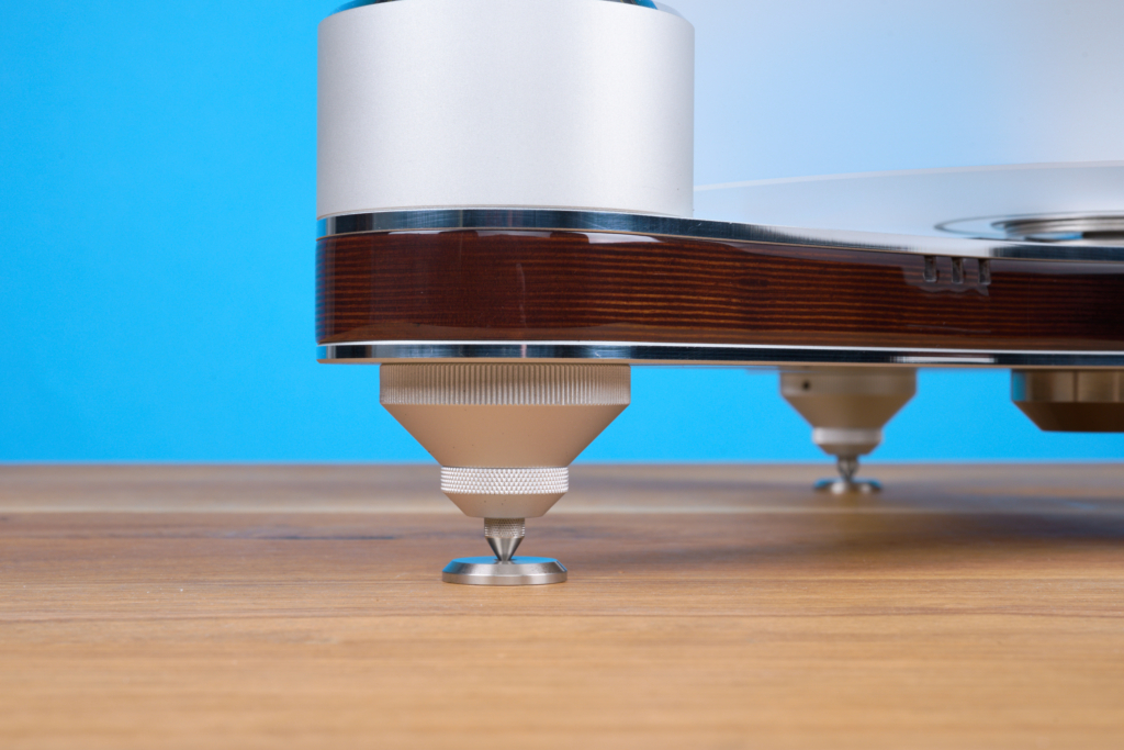 Clearaudio Innovation Compact Detail Fuß Panzerholz