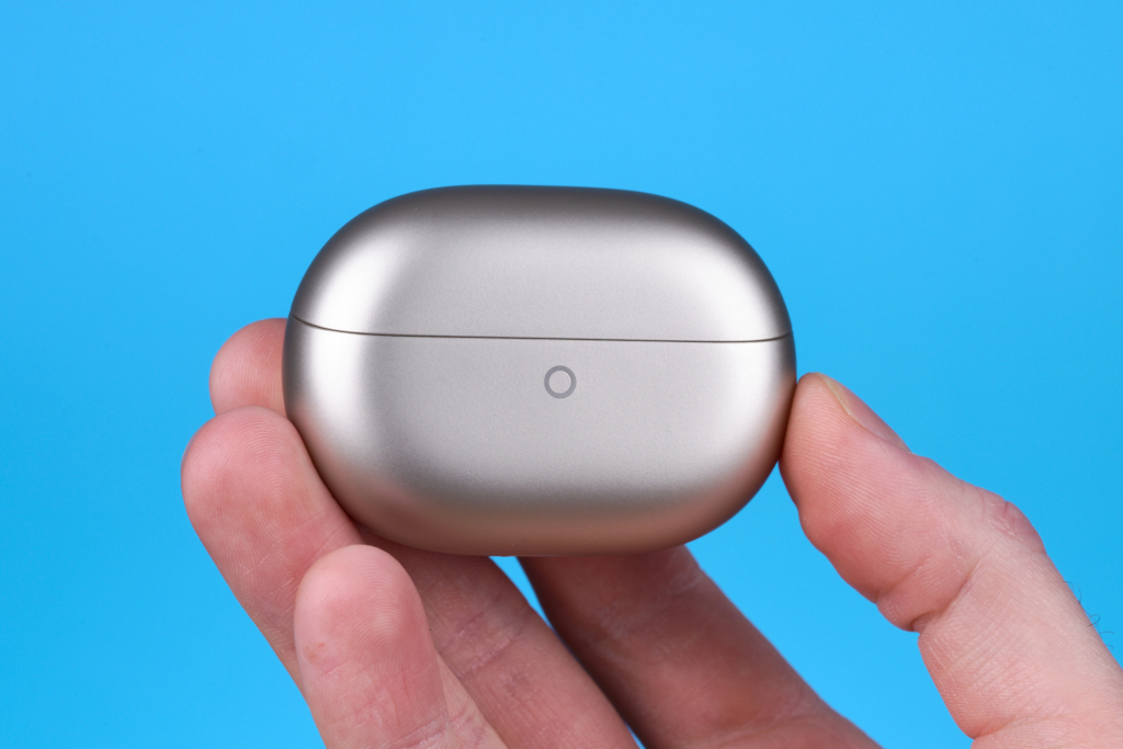 Huawei FreeBuds Pro 5 – Case in der Hand