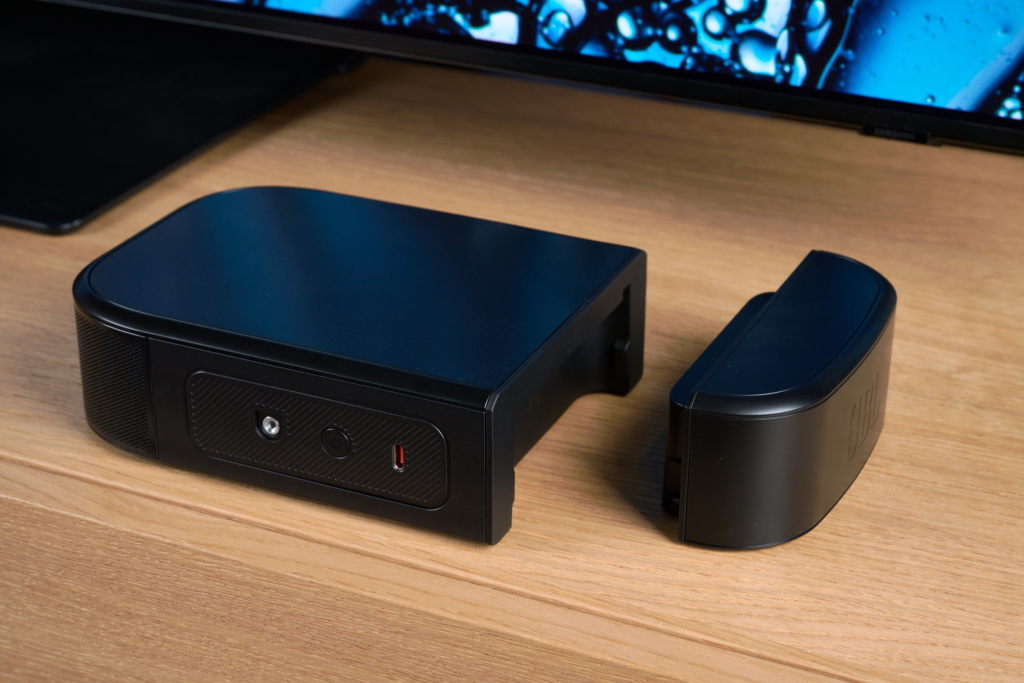 Auseinandergebauter Rücklautsprecher JBL Bar 800MK2