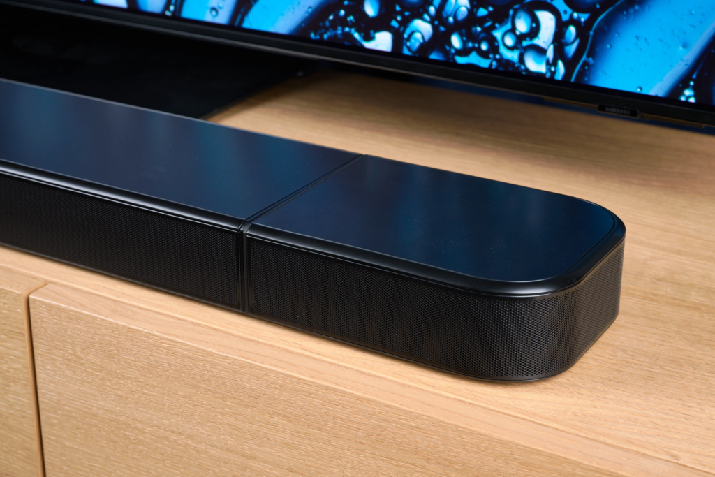 Detailansicht mit angestecktem Rear-Speaker