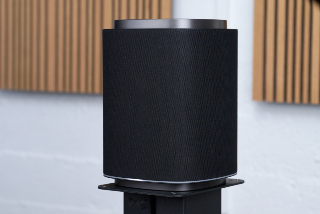 LG Sound Suite M7 auf Ständer