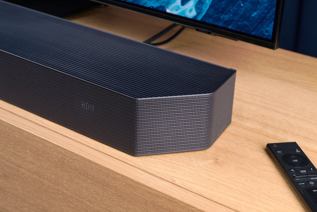 Schrägansicht Detail mit Fernbedienung