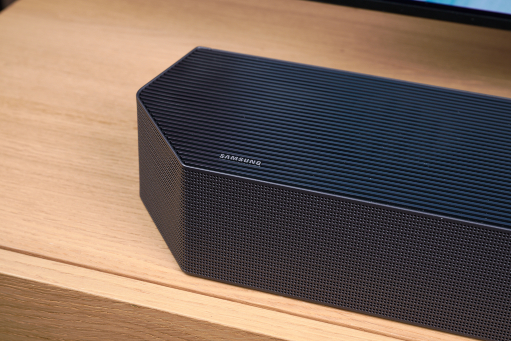 Samsung HW-Q995GH Detailansicht linke Ecke