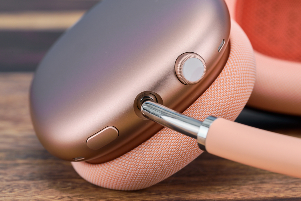 Apple AirPods Max 2 vs Bose QuietComfort Ultra Headphones 2 Gen Bedienung im Vergleich Apple