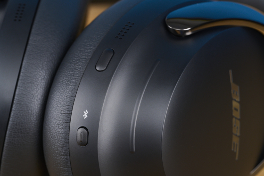 Apple AirPods Max 2 vs Bose QuietComfort Ultra Headphones 2 Gen Bedienung im Vergleich Bose